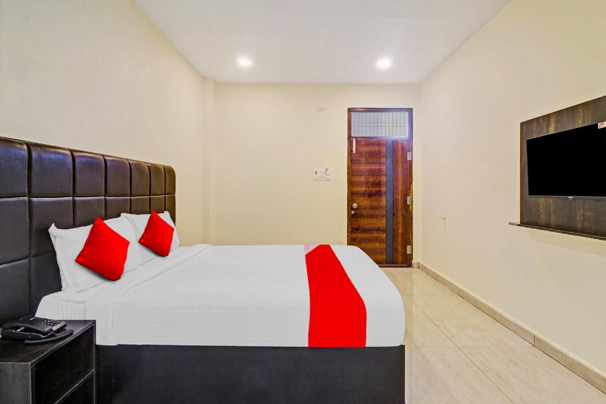 Super Hotel O Lakshmi Royal Inn 와랑갈 외부 사진