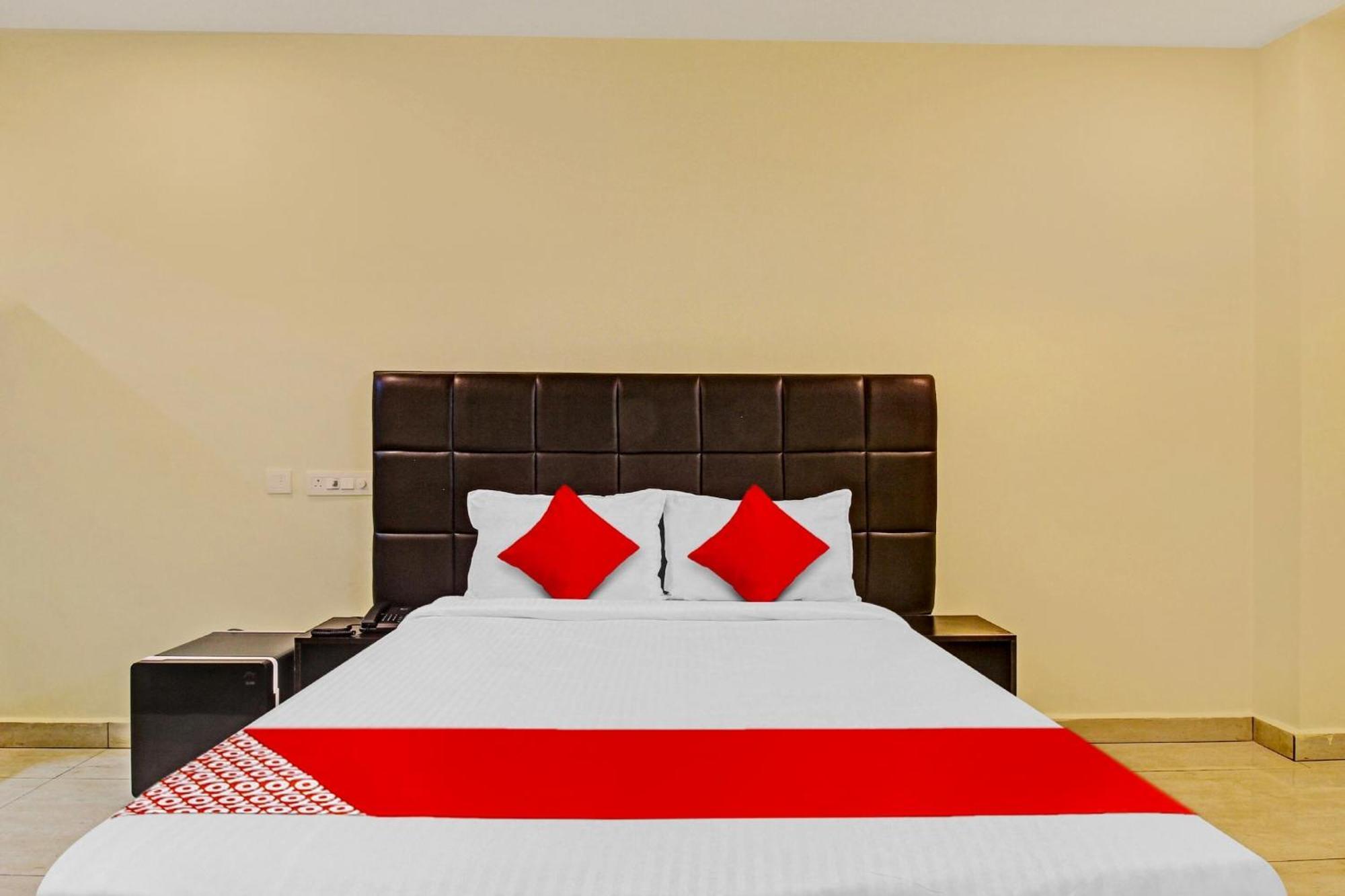 Super Hotel O Lakshmi Royal Inn 와랑갈 외부 사진